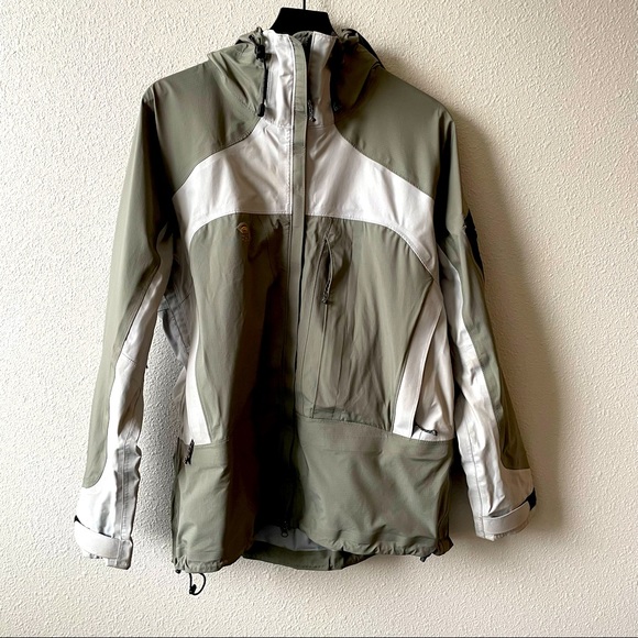 Mountain Hardwear Jackets & Blazers - Mountain Hard Wear Grey Ski / Snowboard Top Layer Jacket Women’s 12